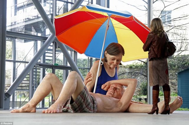 artistic, ron mueck, viral affairs