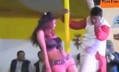 OMG! Bihar Politician Doing Pole Dance With A Young Girl