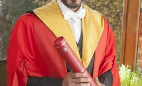 Shah Rukh Khan Rocks Out At University Of Edinburgh With Lungi Dance