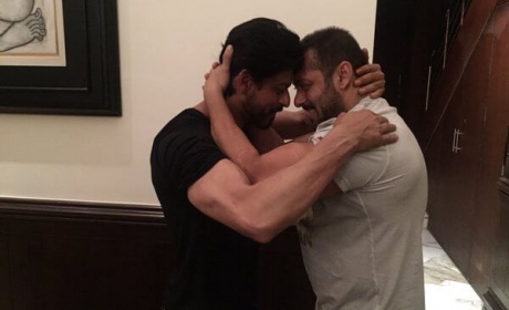 Shah Rukh Khan Gets a Sultan-Style Birthday Hug From Salman