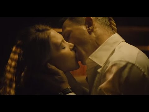 Watch UNCENSORED & DELETED Hot Kissing Scene Of James Bond ‘Spectre’