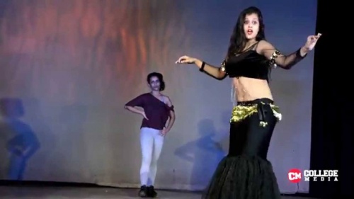 Girls Dancing In IIT DELHI Is Going Viral Coz Paisa Vasool Entertainment