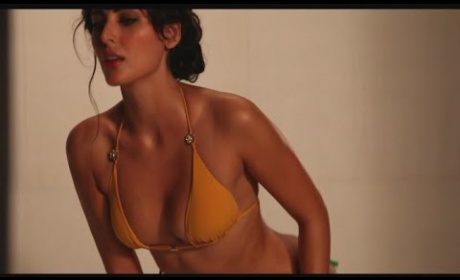 Watch This Hot Video Of Mandana Karimi From Kya Kool Hain Hum 3.