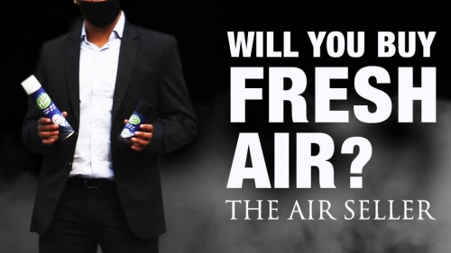 Watch How Delhi Reacted When Two People Tried Selling ‘Fresh Air’ For Rs. 2000!