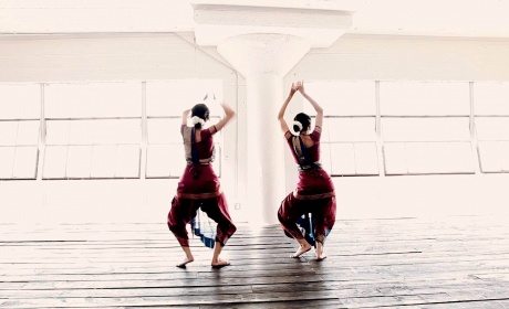 Watch: Bharatnatyam-Popping Fusion Twin Sisters Are Back With Another Kickass Choreography
