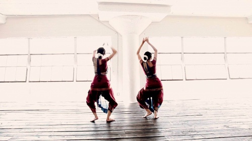 Watch: Bharatnatyam-Popping Fusion Twin Sisters Are Back With Another Kickass Choreography